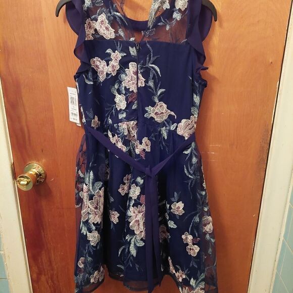 Beautiful Girl Dress - Picture 11 of 12